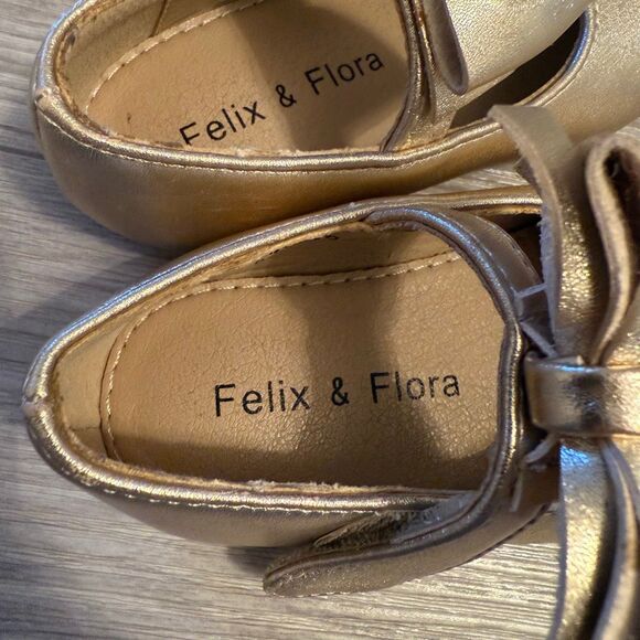 Felix and Flora Girls Dress Shoes Size 5 toddler - Picture 3 of 7